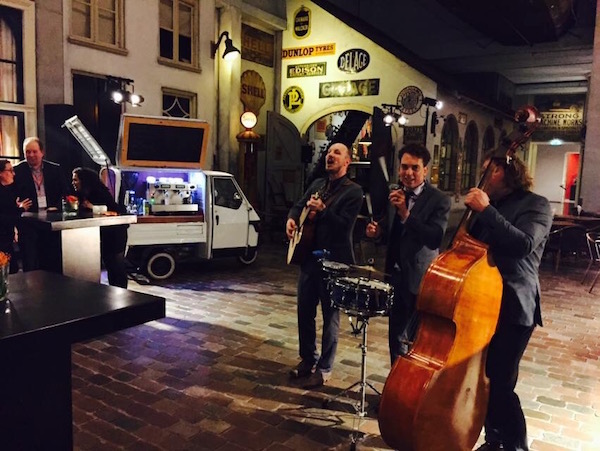 Moon About akoestische live muziek museum